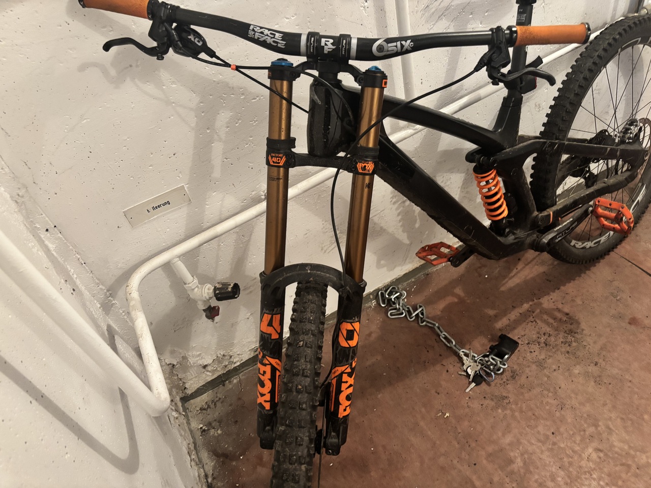 Cube downhill € 2500  VB